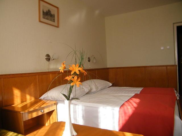 Hotel Magistern Siofok Bagian luar foto